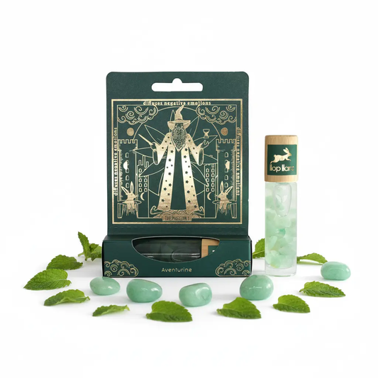 El Mago con aventurina verde, menta y caja - elementos alrededor - fondo blanco